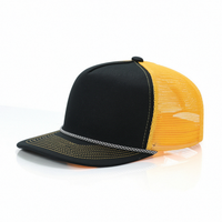 Casquette Trucker en Coton et Polyester Couleur Unie avec Fermeture à Clip en Plastique et Décoration Chaîne sur la Visière – Service OEM Disponible – Chapeau d'Été pour Activités Extérieures