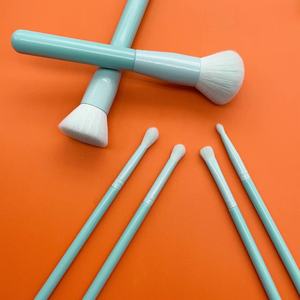 Ensemble de 6 pinceaux de maquillage en poils synthétiques avec manche en bois, pinceau plat et pinceau éventail pour le visage, les yeux, le correcteur, le fond de teint et l'application du rasoir - Product Image 4