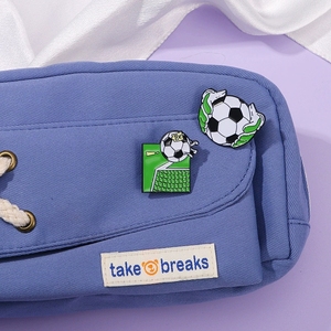 Set de Pinzas Metálicas Esmaltadas con Temática de Fútbol para Aficionados y Coleccionistas, Ideal como Regalo para Fiestas Deportivas y Accesorios para Mochilas - Product Image 3
