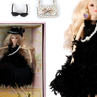Schwarze Feder-Puppe mit Zubehör Perlenkette Hut Schuhe Handtasche Geschenkbox