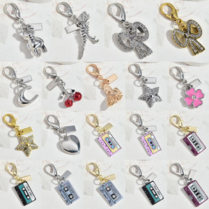 Porte-clés Rétro Y2K en forme de <span class=keywords><strong>cassette</strong></span> musicale, avec breloques pendentifs DIY en émail, ornées de strass, motifs mignons (cerise, ours, papillon, trèfle, nœud, animal) - Product Image 2