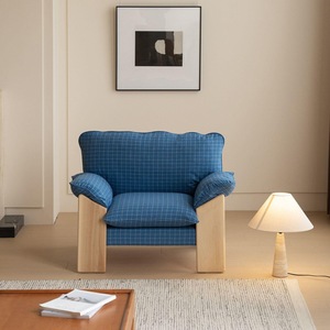 Fauteuil Chandigarh en bois massif, tissu bleu à carreaux, pour salon, maison ou café. - Product Image 1