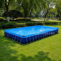 Fabricant de grandes piscines portables à structure, de réservoirs d'eau et de parcs aquatiques gonflables d'extérieur avec toboggans pour enfants.