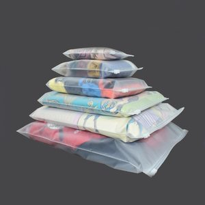 Bolsas de Plástico Esmerilado con Cierre Zip Lock, Listas para Enviar, Bolsas con Cierre Deslizante para Ropa, Bolsas Personalizadas para Ropa con Logotipo - Product Image 3