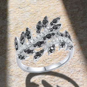 Anello con Design a Foglia, Anello Classico da Donna - Product Image 3