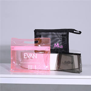 Sac fourre-tout à provisions de conception holographique laser irisé en PVC épais avec logo personnalisé avec poignée en PU à la mode et élégant - Product Image 1