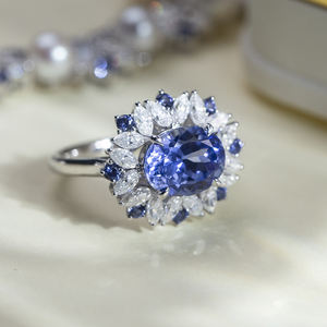 Anillo de Plata 925 con Zafiro Azul de Laboratorio y Halo de Diamantes en Forma Ovalada, Modelo MSR-1637 de Messi Jewelry - Product Image 2