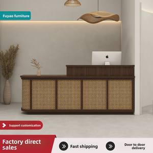 Comptoir de réception en bois courbé rétro personnalisé pour magasin de vêtements, salon de beauté, magasin commercial et boutique - Product Image 5