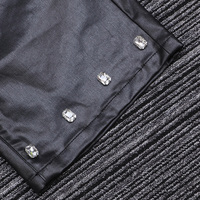 Vêtements de rue personnalisés Shorts pour hommes Conception lourde Rivets en métal Strass Patch en cuir Short en jean Jeans enduit de cire noir