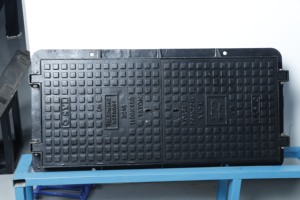Couvercle de manhole télécom en <span class=keywords><strong>fonte</strong></span> ductile EN124, moulé au sable, noir, en bitume, classes A15, B125, C250, D400, E600, F900, certifié ISO 9001 - Product Image 4