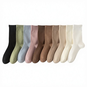 ถุงเท้าลำลองสีดำล้วนคุณภาพสูงขายส่ง ระบายอากาศได้ดี สำหรับผู้ชาย ฤดูร้อน ถุงเท้าข้อสั้นผ้าฝ้ายบาง พิมพ์โลโก้ได้ - Product Image 1