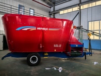 Mélangeur TMR à décharge avant pour tracteur |   Mélangeur d'aliments vertical à vis hélicoïdale à déchargement frontal hydraulique pour ferme laitière