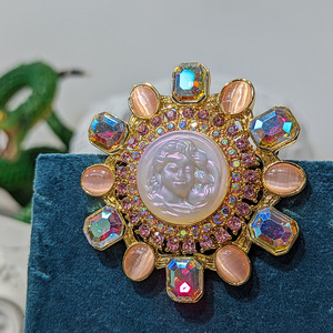 Broche de Mariposa Vintage, Broche de Cristal de Lujo con Efecto de Goteo de Aceite, Joyería con Insignia de Sol y Luna para Mujer, en Existencia, Venta al por Mayor - Product Image 2