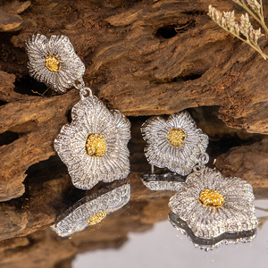 ต่างหูห่วงลายดอกพุดข้ามพรมแดน ดีไซน์ทันสมัย ทำจากโลหะผสมทองแดง ดีไซน์ดอกไม้เดี่ยวและคู่ สไตล์โบฮีเมียน ชุบเงิน - Product Image 1