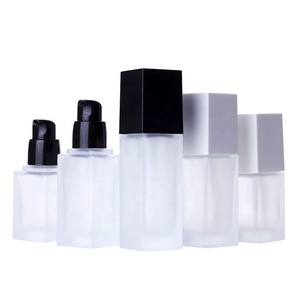 Sang Trọng Rỗng 30Ml 40Ml 60Ml Vuông Rõ Ràng <span class=keywords><strong>Frosted</strong></span> Mỹ Phẩm Kem Dưỡng Da Thủy Tinh Nền Tảng Chất Lỏng Chai Với Bơm - Product Image 2
