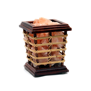 Lámpara de Sal del Himalaya con Diseño de Cesta de Madera Estilo Pirámide, Luz de Cristal de Roca Rosa, Lámpara Decorativa de Bienestar en Venta - Product Image 4