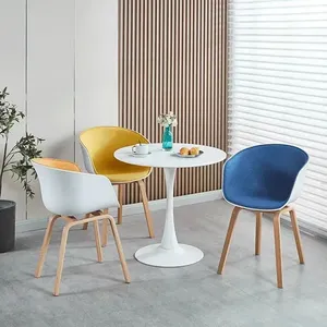 Elegante Silla de Comedor Premium de PP con Cojín Suave en el Reposabrazos para Mayor Comodidad - Product Image 3