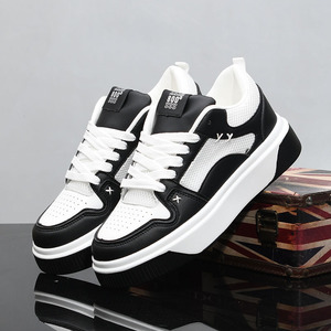 Zapatos de estilo casual para hombre de diseñador de moda de alta calidad, zapatos deportivos cómodos para mujer con suela gruesa, zapatos casuales blancos y negros. - Product Image 1