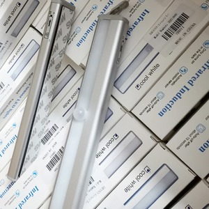 Tira de luz para gabinete, 10 LED, Sensor magnético, luz nocturna, funciona con pilas, fácil instalación, para armario, cajón, uso doméstico - Product Image 4