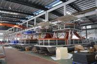 Salle de bain de table de bar de bateau de ponton en aluminium à deux étages de 30 pieds pour le divertissement familial, les croisières et le moteur hors-bord