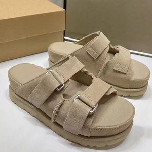 Nouvelles pantoufles d'été UGGS pour hommes et femmes, sandales décontractées d'extérieur, respirantes, à semelle épaisse, antidérapantes, à double couche - Product Image 4