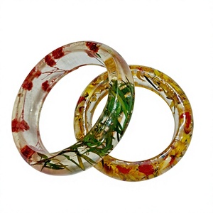 Brazalete de Resina Epoxi Hecho a Mano con Patrón Floral, Forma Redonda, Joyería Coleccionable Artística - Product Image 1