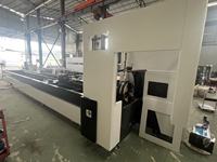 Machine de découpe laser métallique 6M haute précision CNC à fibre optique pour tubes et tuyaux, automatique 4 axes, refroidissement par eau, prise en charge DWG