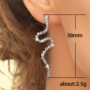 Orecchini Pendenti Lunghi da Donna, Minimalisti ed Eleganti, Accessori Moda per Uso Quotidiano - Product Image 5