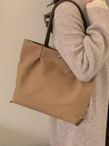 Bolsa de Mano Impermeable de Gran Capacidad, Cómoda y Duradera, de Nailon, para Mujer, Mamá - Product Image 4