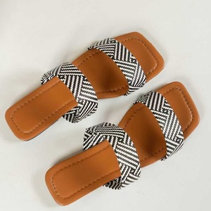 Sandales plates tissées à carreaux pour femmes, légères et confortables, antidérapantes, respirantes, chaussures décontractées - Product Image 1