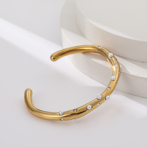 Bracelets à breloques en acier inoxydable plaqué or classiques de fête à la mode personnalisés en gros - Product Image 4