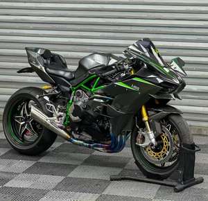 Moto sportive de course professionnelle sur route, Ninja H2 1000cc, suralimentée, haute puissance - Product Image 1