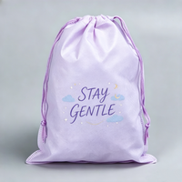 Pochette anti-poussière en tissu non tissé doux à motif de dessin animé simple avec cordon de serrage, sac de taille personnalisée pour le rangement et l'emballage de vêtements et de sous-vêtements, recyclable
