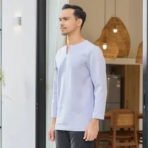 Camisa Étnica Tradicional para Hombre, Fabricada en Malasia, Color Lila, Corte Entallado, Casual, Manga Corta, Proveedor OEM, Prenda Superior, Estilo Moderno para Hombre - Product Image 2