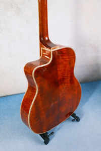 Guitarra Eléctrica Yunzhi de 17 Pulgadas Estilo Gypsy con Tapa Arqueada, Cuerpo Hueco de Arce Flameado Hecho a Mano, Diapasón de Ébano, Abeto Marrón H-H - Product Image 5
