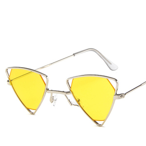 Gafas de Sol Modernas para Mujer 2024, Gafas de Sol Minimalistas de Moda, Estilo Hip Hop <span class=keywords><strong>Steampunk</strong></span>, Montura Metálica Triangular, Color Negro - Product Image 3