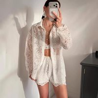Ensemble deux pièces sexy en dentelle pour femme : chemise boutonnée à manches longues et short taille haute – Tenue décontractée pour sortir