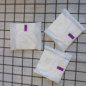 Serviette hygiénique ailée super absorbante 2025 pour femme avec couche supérieure en coton, SAP japonais et protection anti-fuites, certifiée ISO/CE - Product Image 3