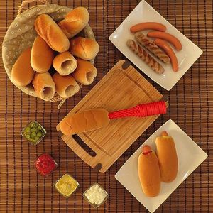 Herramienta de plástico para hacer agujeros en pan para hot dogs y sándwiches, práctica y segura para el contacto con alimentos. - Product Image 3