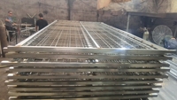 Panneau de clôture temporaire amovible galvanisé à chaud avec pieds |   Barrière de contrôle des foules portable à louer