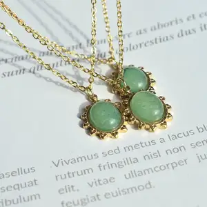 Natural Green Stone Necklace Pendant for WOMEN Stainless Steel 18k Gold Flower Necklace Green Gemstone Necklaces