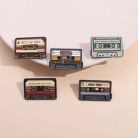 Chine Fabricant Personnalisé 80s 90s Rétro Nostalgique Cassettes de Bande Puis-je Emprunter un Sentiment taylor chanteur épinglettes en émail épinglette