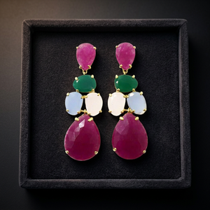 Boucles d'oreilles créoles tendance pour femme en acier inoxydable plaqué or, ornées de rubis teintés, de lavande, de calcédoine laiteuse et d'onyx vert - Product Image 3