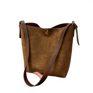 Autumn/Winter <strong>Bucket</strong> Tote <strong>Bag</strong> Retro Suede <strong>Velvet</strong> Large-Capacity Women 2025 New All-Match Zipper Closure Polyester - Product Image 1