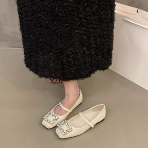 Venta al por mayor de fábrica: Nuevos zapatos de tacón cuadrado con pedrería en rojo y plateado para mujer - Product Image 5