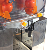 Machine à presser les oranges fraîches et utilisées professionnellement dans les boutiques de fruits