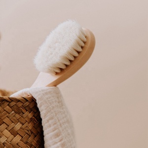 Ensemble Brosse à Cheveux et <span class=keywords><strong>Peigne</strong></span> en Bois Naturel Écologique avec Poils <span class=keywords><strong>de</strong></span> Chèvre Doux pour Nouveau-né et Brosse Anti-Croûtes <span class=keywords><strong>de</strong></span> <span class=keywords><strong>Lait</strong></span> - Product Image 3