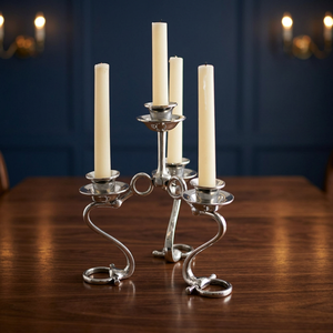 Support de bougies en métal argenté inspiré de l'équipement équestre, 4 bougies, centre de table décoratif, accent de décoration intérieure - Product Image 2