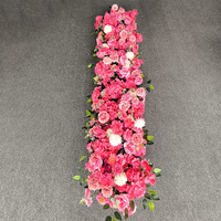 Décoration d'arche florale de table de mariage transfrontalière, Composition florale au sol en rangée longue, Arche florale de table