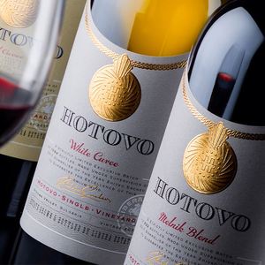 Étiquettes de vin personnalisées autocollantes en vinyle imperméable de haute qualité, impression sur mesure, qui se démarquent sur les étagères - Product Image 1